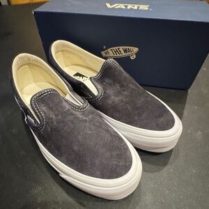 Vans Classic Slip on, Gray Suede size 6.5